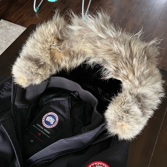 Canada Goose Kensington Parka Size Small - Picture 6 of 14
